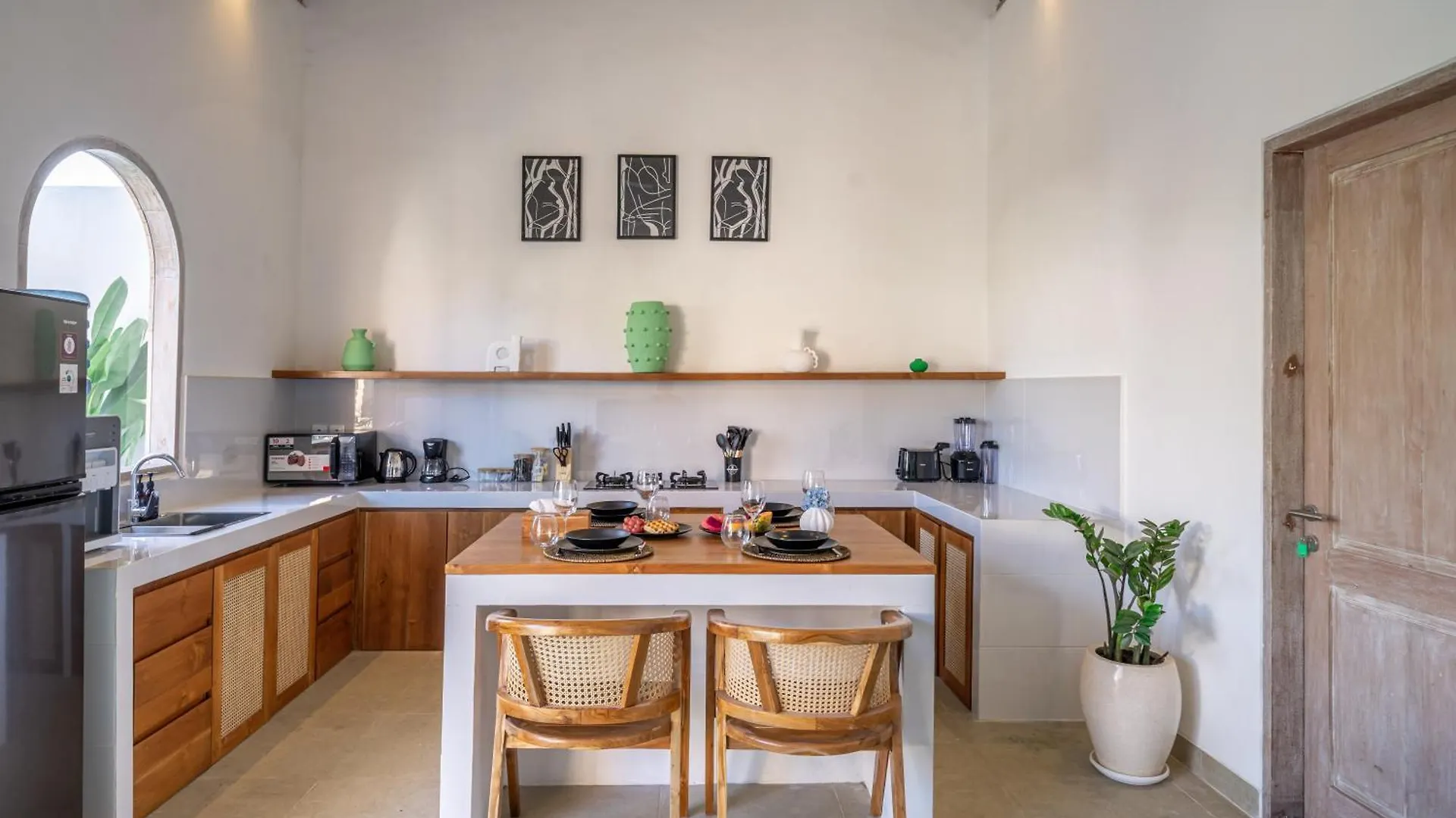 La Palma - Sleek, Stylish & Spacious - Brand New 2-Bedroom Villa With Large Pool In Canggu!
