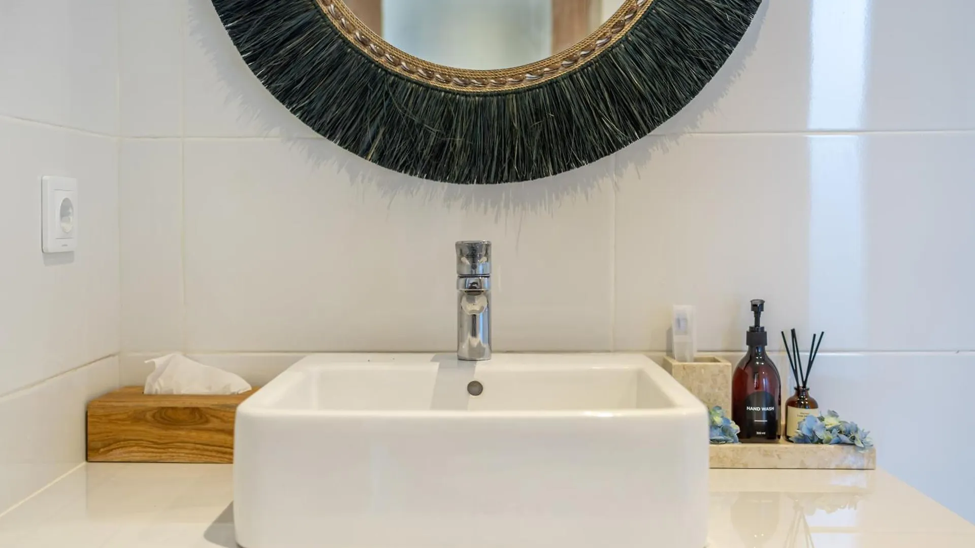 La Palma - Sleek, Stylish & Spacious - Brand New 2-Bedroom Villa With Large Pool In Canggu!